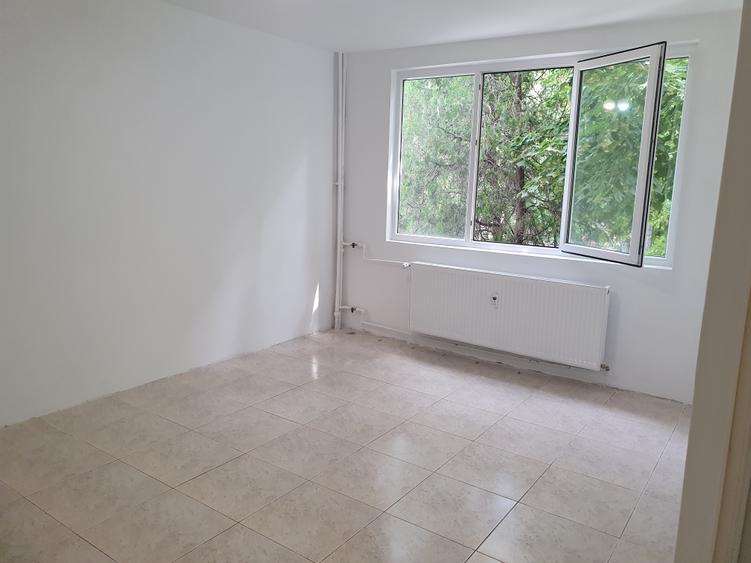 Apartament cu 2 camere decomandat în Drumul Taberei