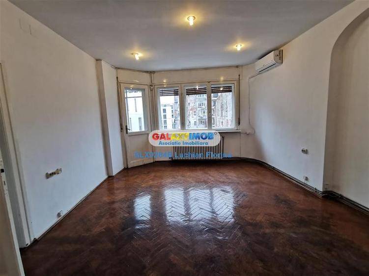 Apartament cu 4 camere decomandat în Calea Victoriei