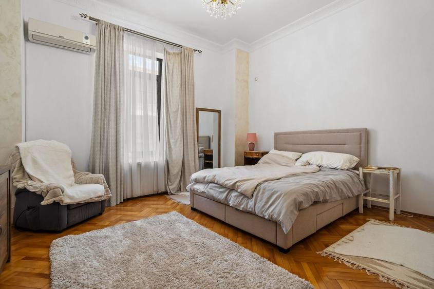 Casă individuală cu 8 camere cu Teren 679 Mp în Cotroceni