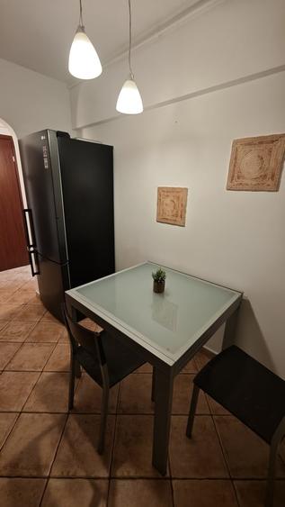Apartament cu 3 camere decomandat în Titan