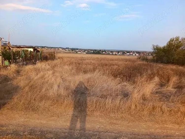 Teren de 500 mp, în Lazu