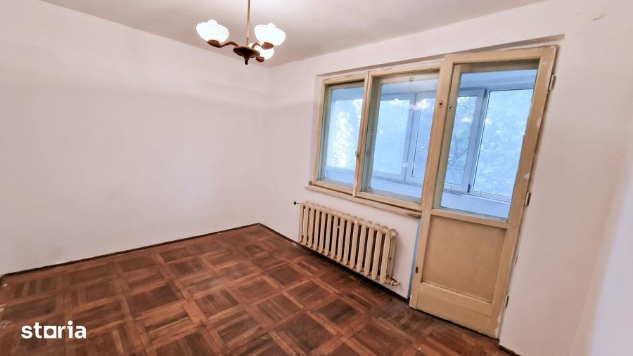 Apartament cu 3 camere semidecomandat în Gara de Nord