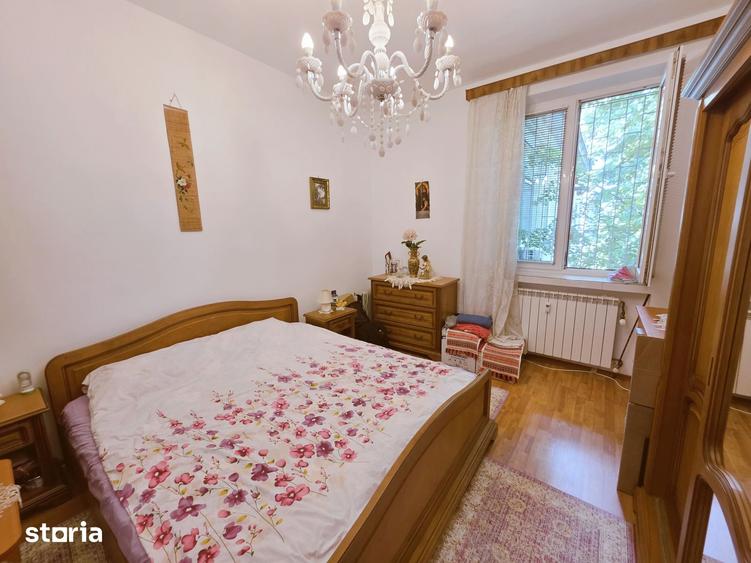 Apartament cu 3 camere decomandat în Drumul Taberei