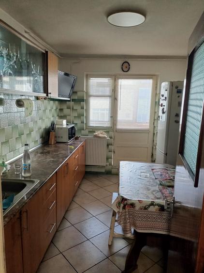 Apartament cu 4 camere în Crângași