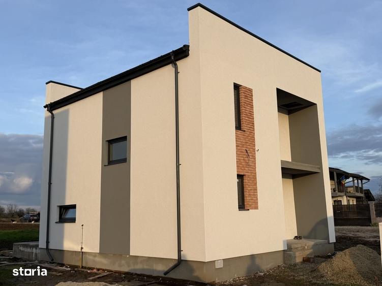 Casă cu 4 camere cu Teren 300 Mp în Central