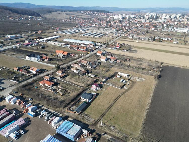 Teren Construcții intravilan de 2168 mp, în Sud-Est