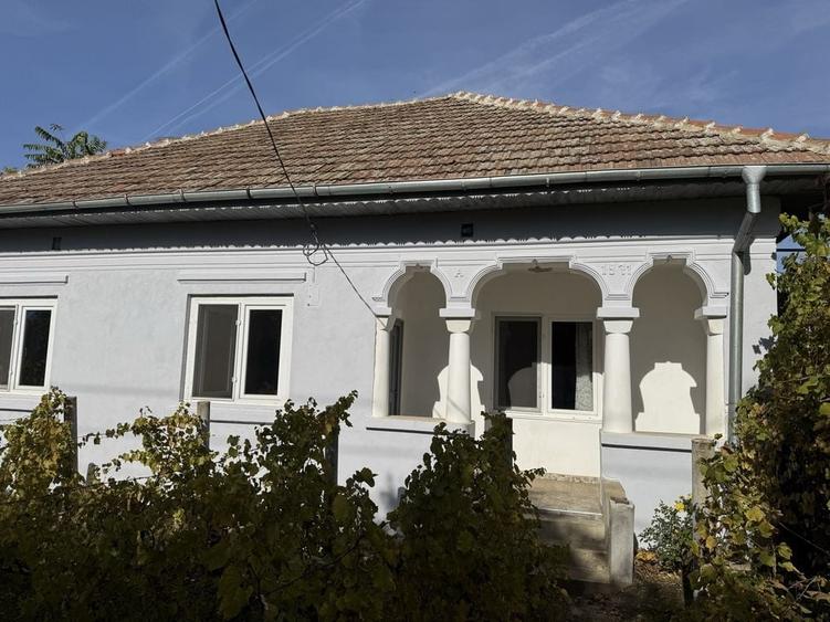 Casă cu 4 camere în Dobrotești