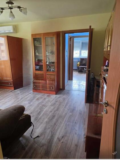 Apartament cu 3 camere semidecomandat în Șagului