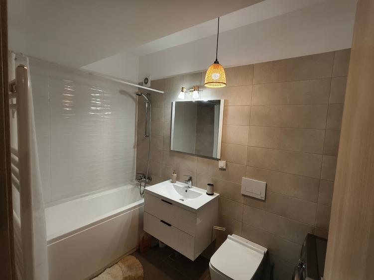 Apartament cu 3 camere decomandat, mobilat în Pipera