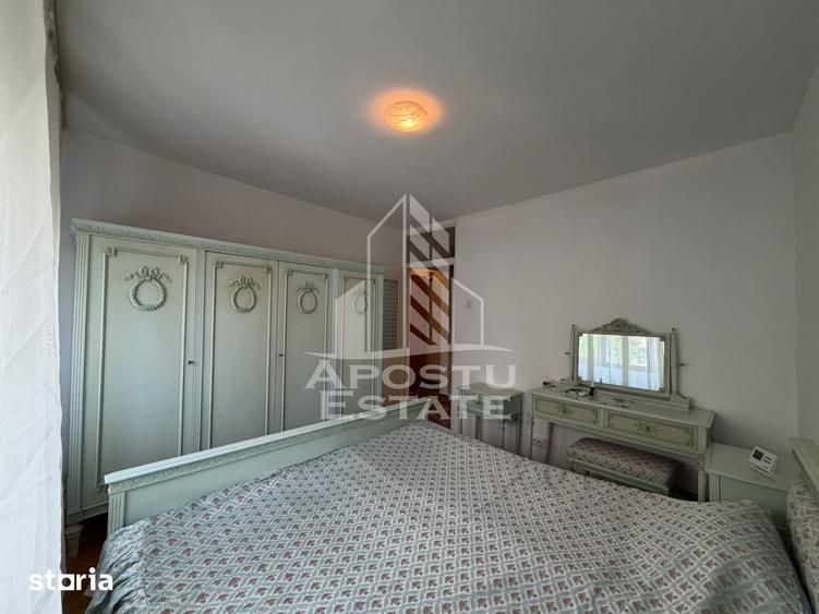 Apartament cu 3 camere decomandat în Buziașului