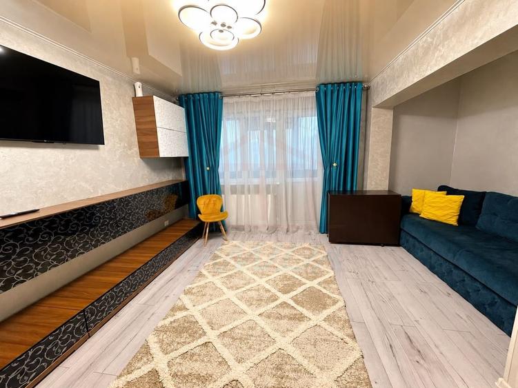 Apartament cu 3 camere decomandat, mobilat în Micro 20