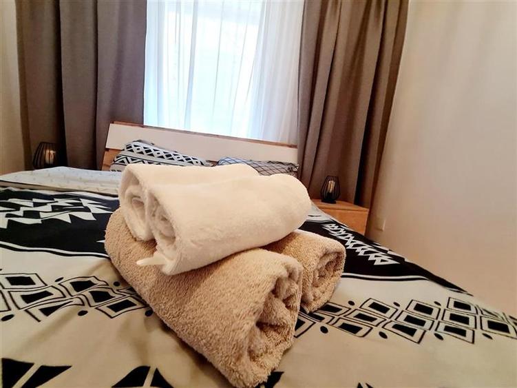 Apartament cu 2 camere semidecomandat, mobilat în Central