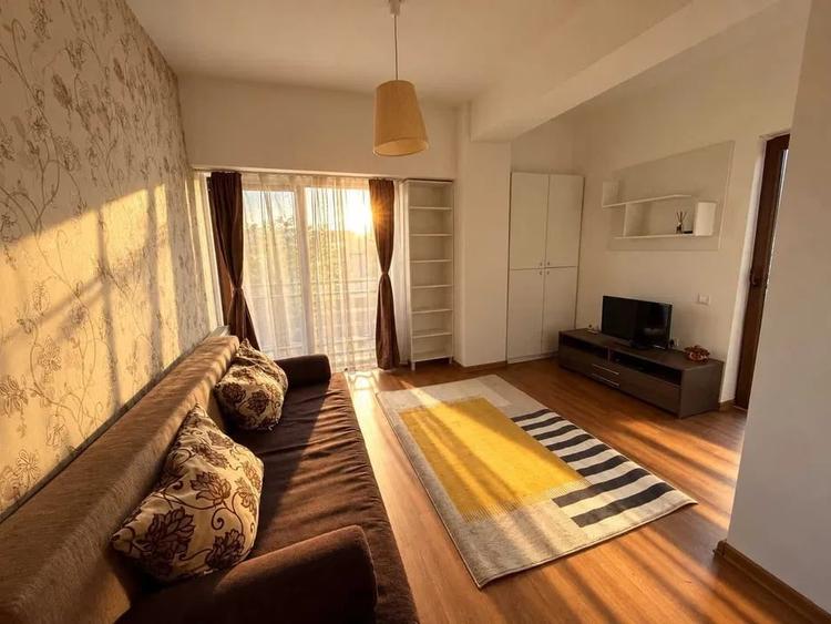 Apartament cu 2 camere semidecomandat, mobilat în Plopilor