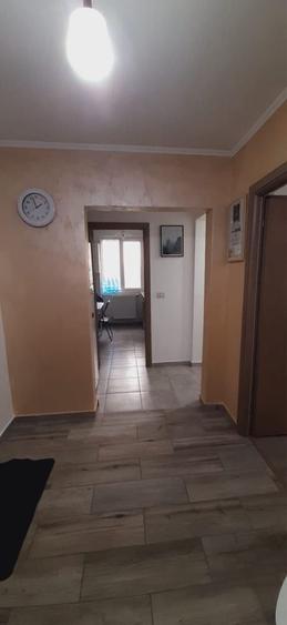 Apartament cu 2 camere decomandat în Roman