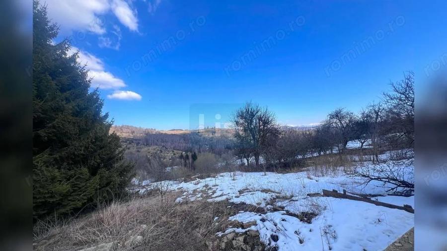 Casă cu 4 camere cu Teren 686 Mp în Gărâna