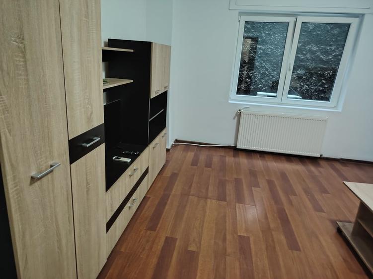 Apartament semidecomandat în Magheru