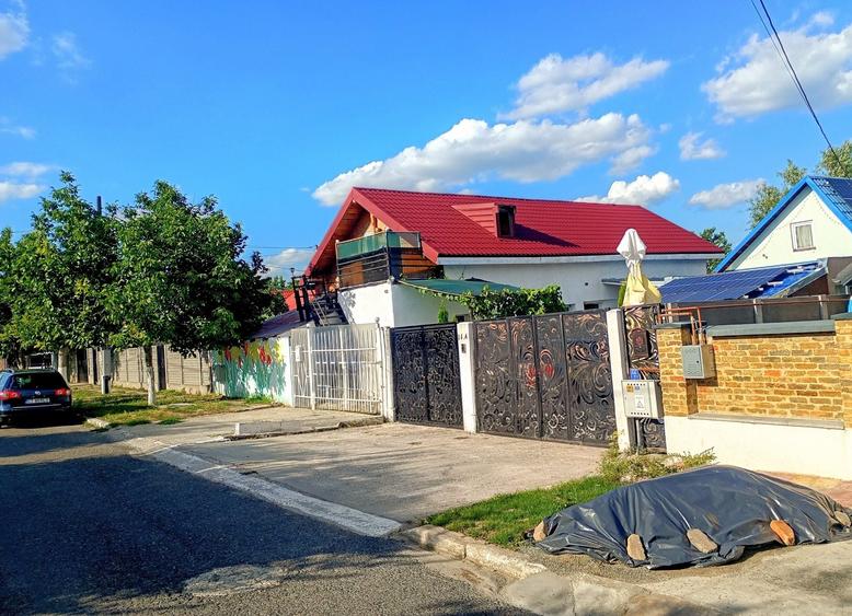 Casă cu 4 camere în Lumina