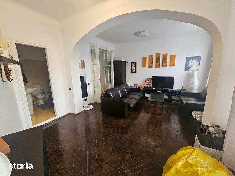 Apartament cu 4 camere decomandat în Romană