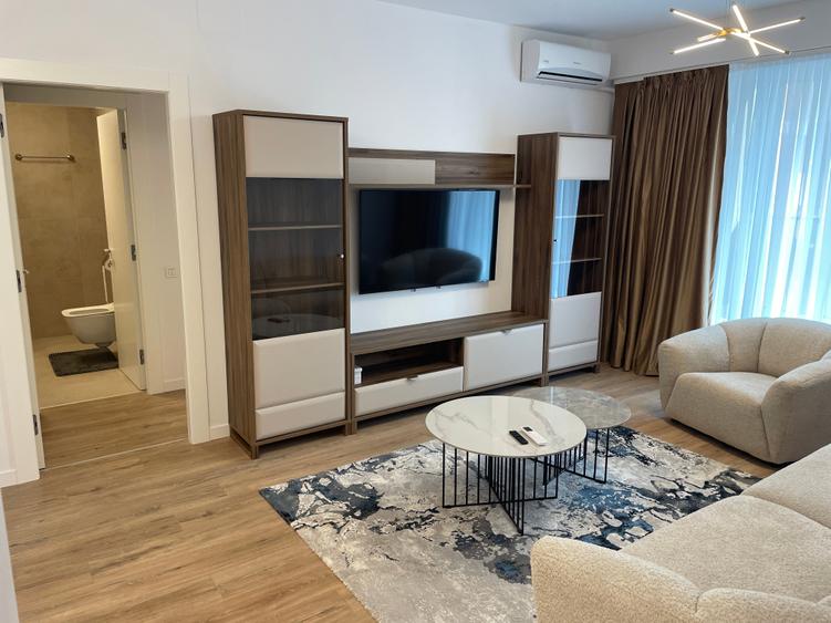Apartament cu 3 camere semidecomandat în Theodor Pallady
