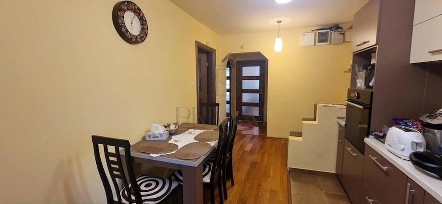 Apartament cu 4 camere decomandat în Aradului