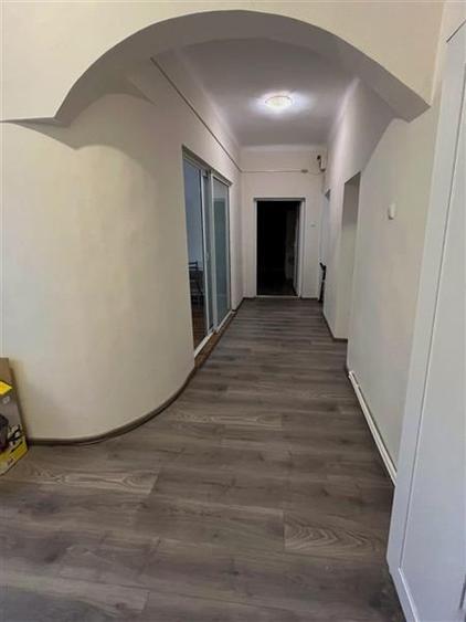 Apartament cu 3 camere decomandat, mobilat în Aeroport