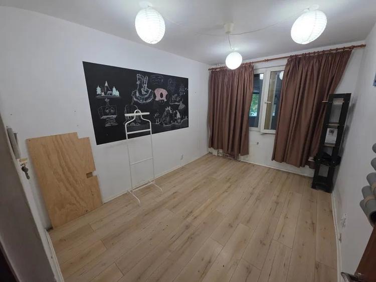 Apartament cu 4 camere semidecomandat în Berceni