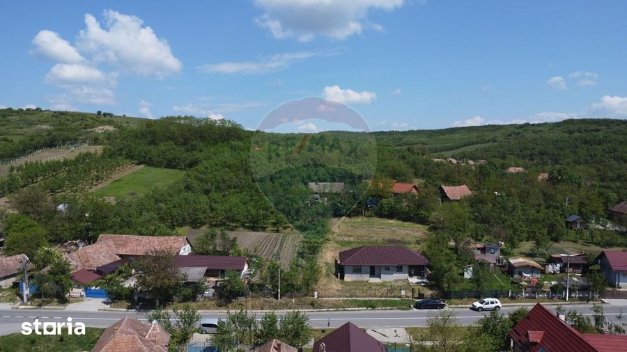 Casă cu 4 camere cu Teren 1109 Mp în Bonț