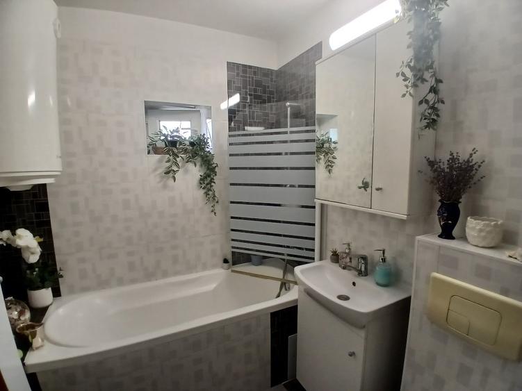 Apartament cu 4 camere decomandat, mobilat în Apărătorii Patriei