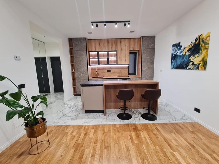 Apartament cu 3 camere decomandat, mobilat în Casin