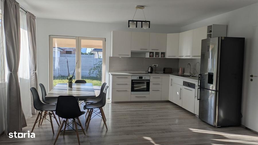 Casă cu 4 camere cu Teren 520 Mp în Vladimirescu