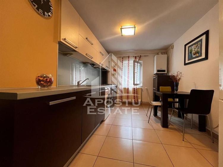 Apartament cu 3 camere decomandat, mobilat în Fabric