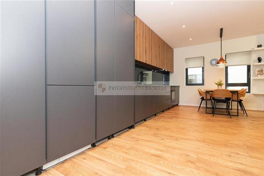 Apartament cu 3 camere semidecomandat, mobilat în Pipera