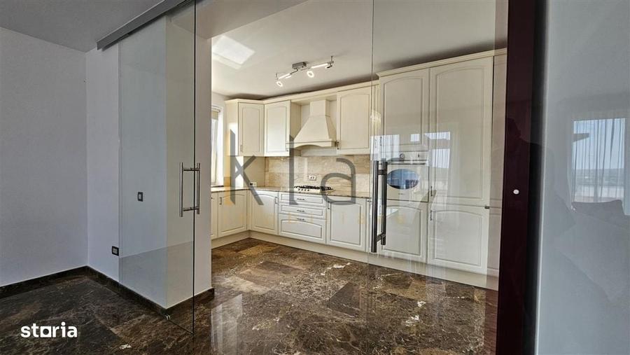Apartament cu 4 camere semidecomandat în Borhanci