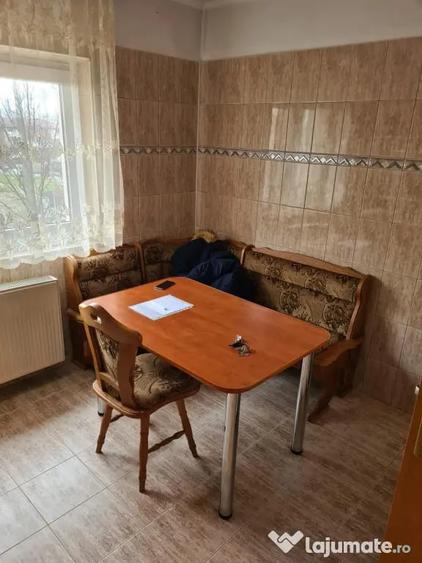 Apartament cu 3 camere decomandat în Vitan