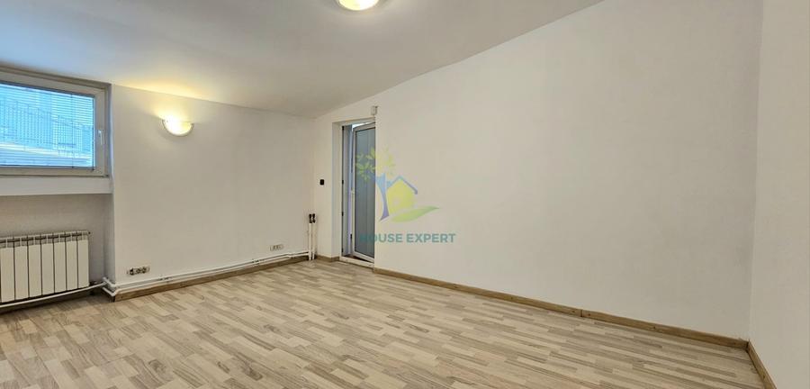 Apartament cu 4 camere semidecomandat în Foișorul de Foc