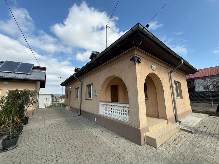 Casă individuală cu 4 camere cu Canalizare în Căciulați