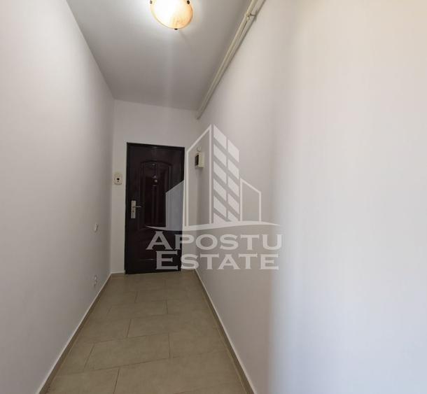 Apartament cu 3 camere nedecomandat, mobilat în Lipovei
