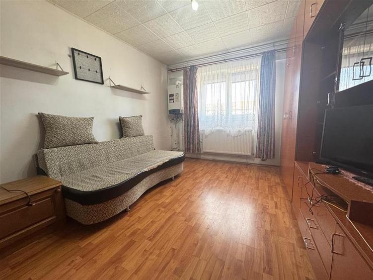 Garsonieră decomandată, mobilată în Vasile Aaron