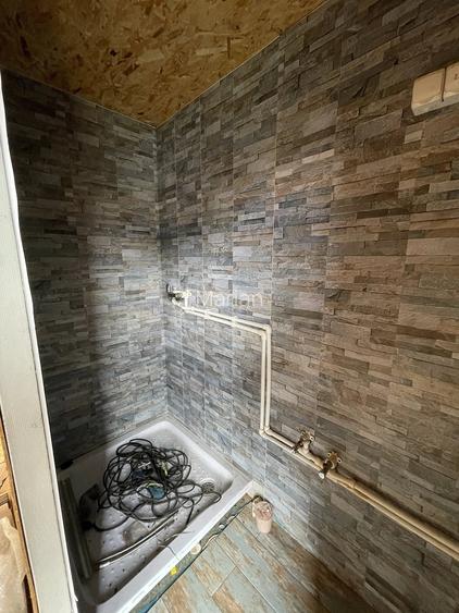 Vand container metalic, tip locuin?a