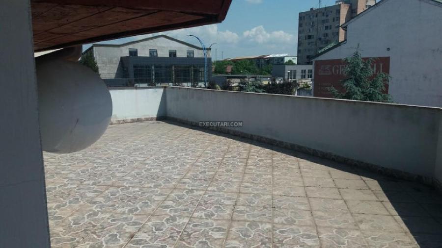 Spațiu comercial, de 600 mp, în Central