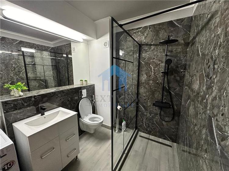 Apartament 3 camere, The Office - 2