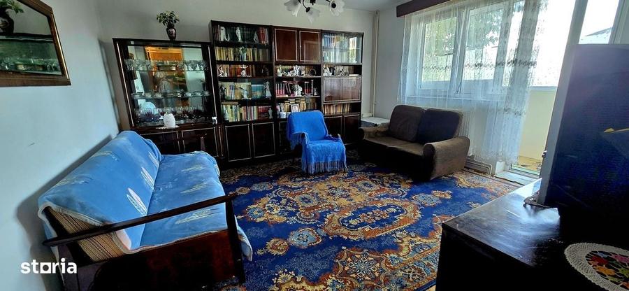 Apartament cu 3 camere decomandat în Micro 5