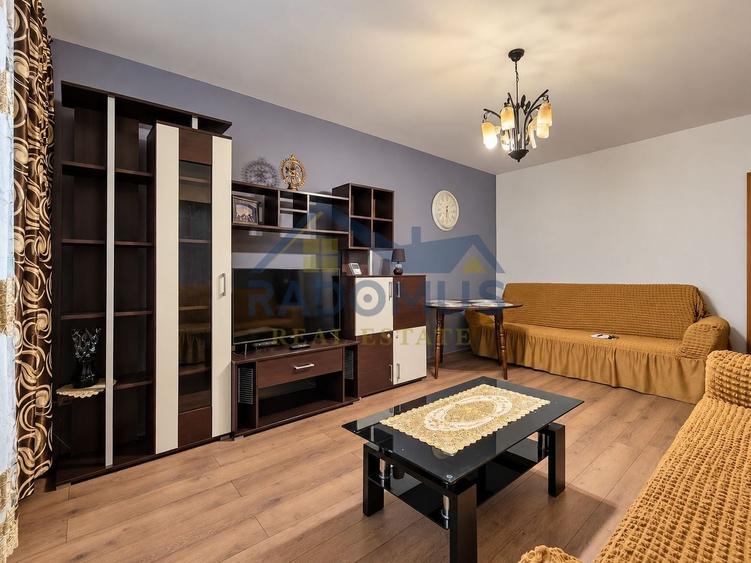 Apartament cu 3 camere decomandat, mobilat în P-ța Mihai Viteazu