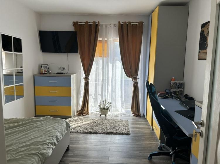 Casă cu 4 camere cu Teren 179 Mp în Central