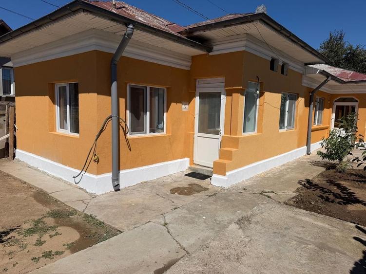 Casă individuală cu 4 camere cu Canalizare în Berceni