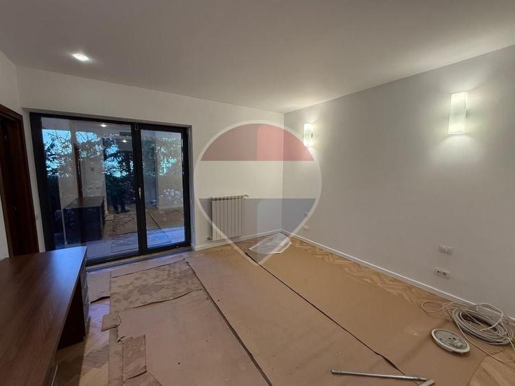 Apartament cu 3 camere semidecomandat în Primăverii