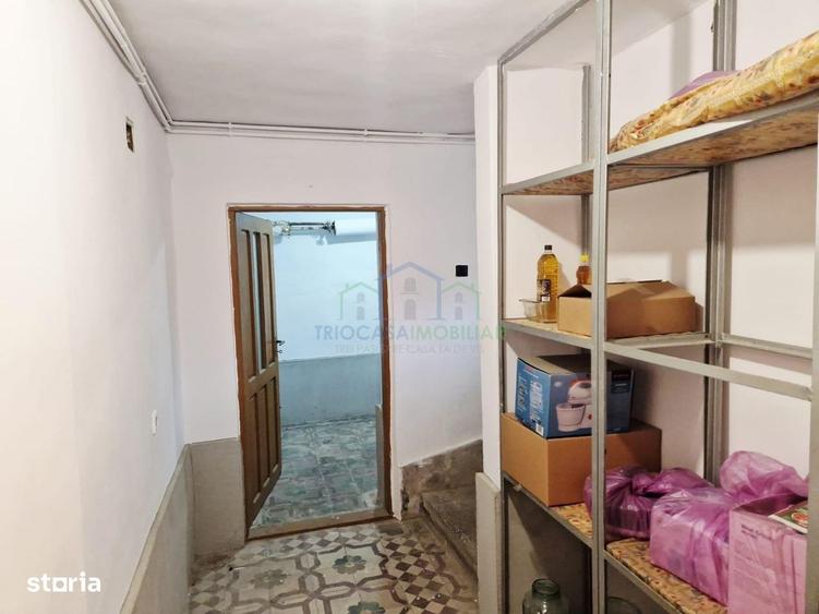 Casă cu 4 camere în Ungureni