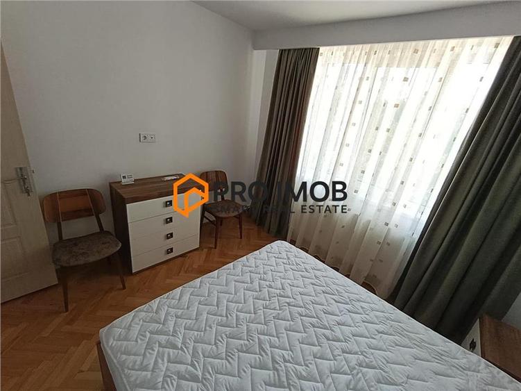 Apartament cu 2 camere semidecomandat, mobilat în 1 Decembrie