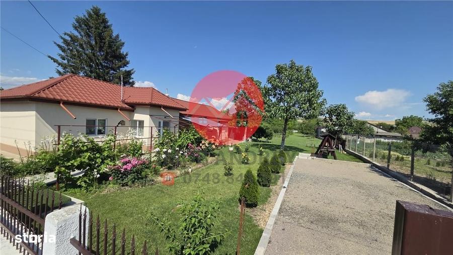 Casă cu 4 camere cu Teren 2000 Mp în Mihail Kogălniceanu