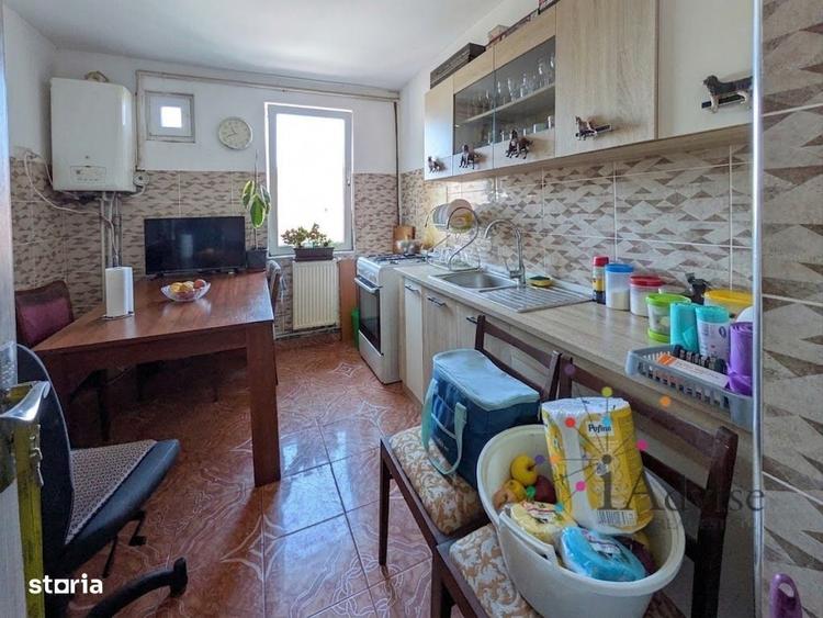 Apartament cu 4 camere decomandat în Dârste
